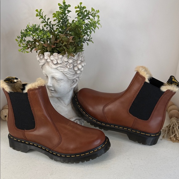 Dr Martens 2976 Leonore Chelsea Boots Faux Fur Lined in Saddle Tan Size 9 (NWOB) - Picture 3 of 11